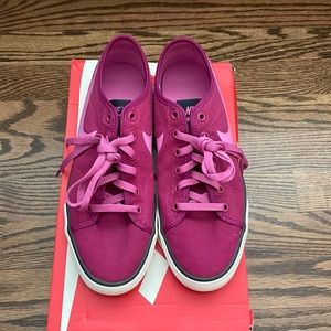 Nike Women’s magenta with pink swoosh primo sneakers